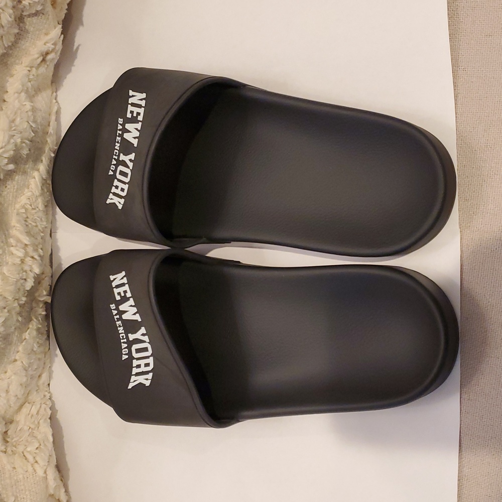 BALENCIAGA Cities New York Logo Slides - Picture 10 of 14